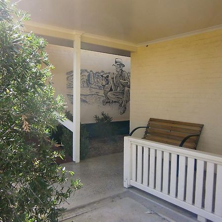 Kellys Motel Oakey Exterior photo